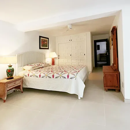 4br | Garden, Bbq & 3m Walk | Сasa de vacaciones Marbella