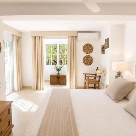 4br | Garden, Bbq & 3m Walk | Сasa de vacaciones Marbella