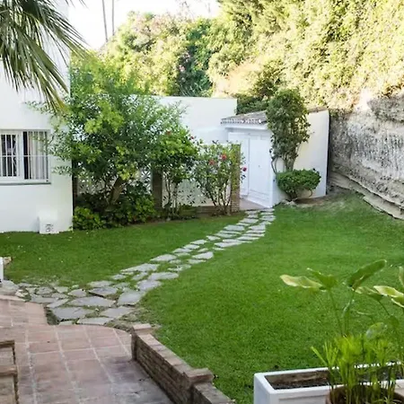 4br | Garden, Bbq & 3m Walk | Сasa de vacaciones Marbella
